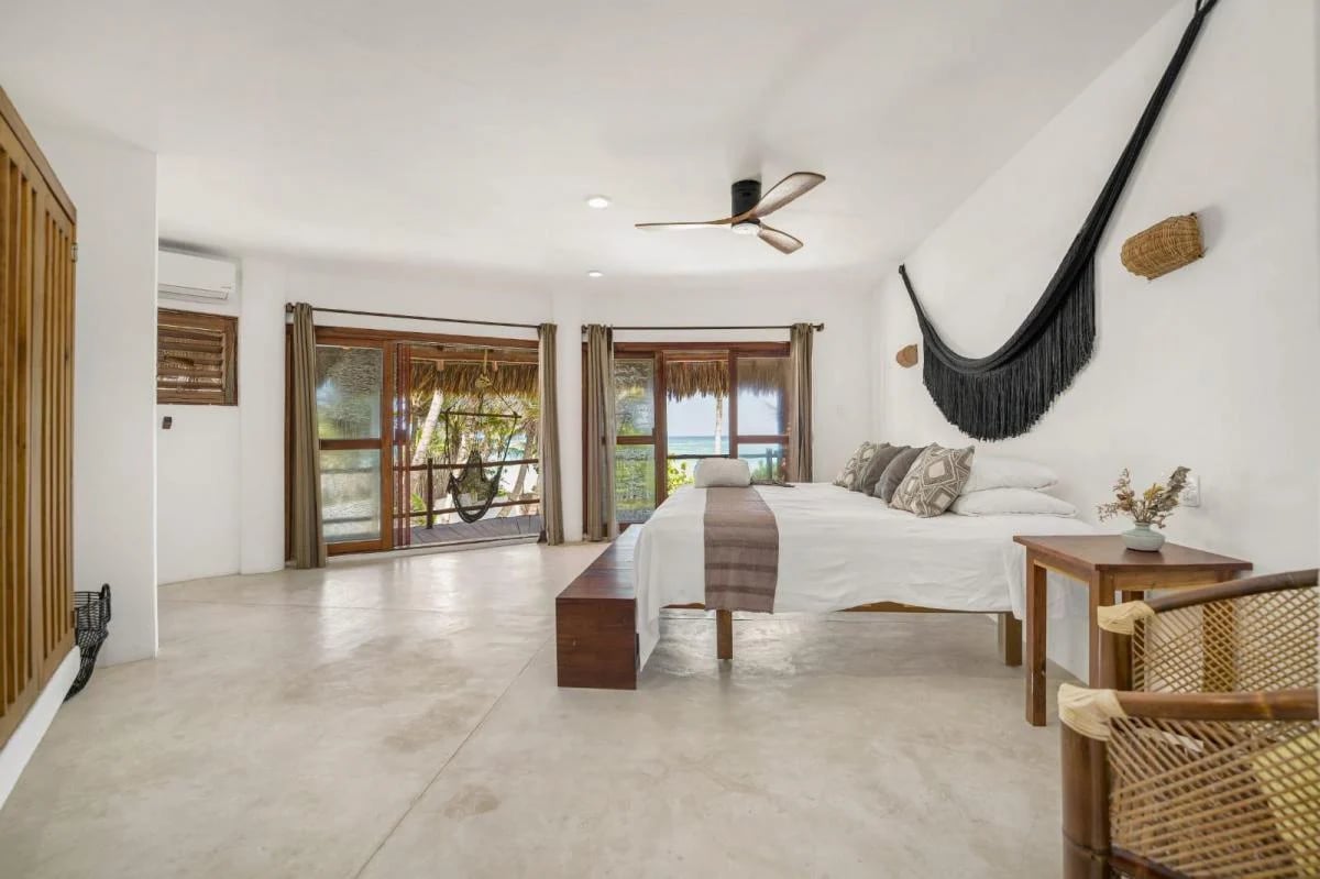 Foto 12 de Luxury Beachfront Residence  Tulum